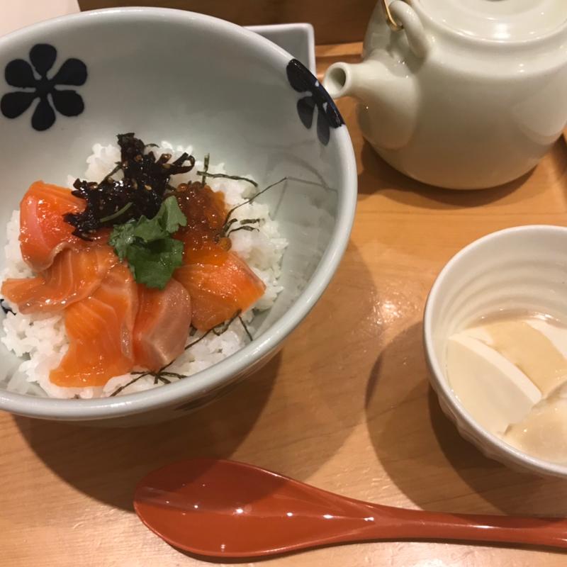 サーモンといくらの親子(だし茶漬け＋肉うどん えん ルクア大阪店)