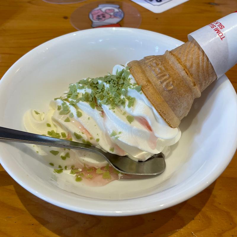 桜舞うおぱんちゅうさぎのソフトクリーム(コメダ珈琲店 メッツ大曽根店)