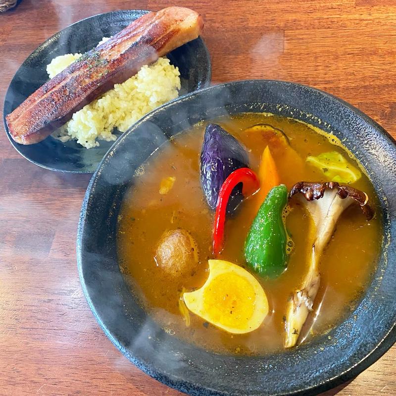 厚切りグリルドベーコンカレー(スープカレーハウス しっぽ)