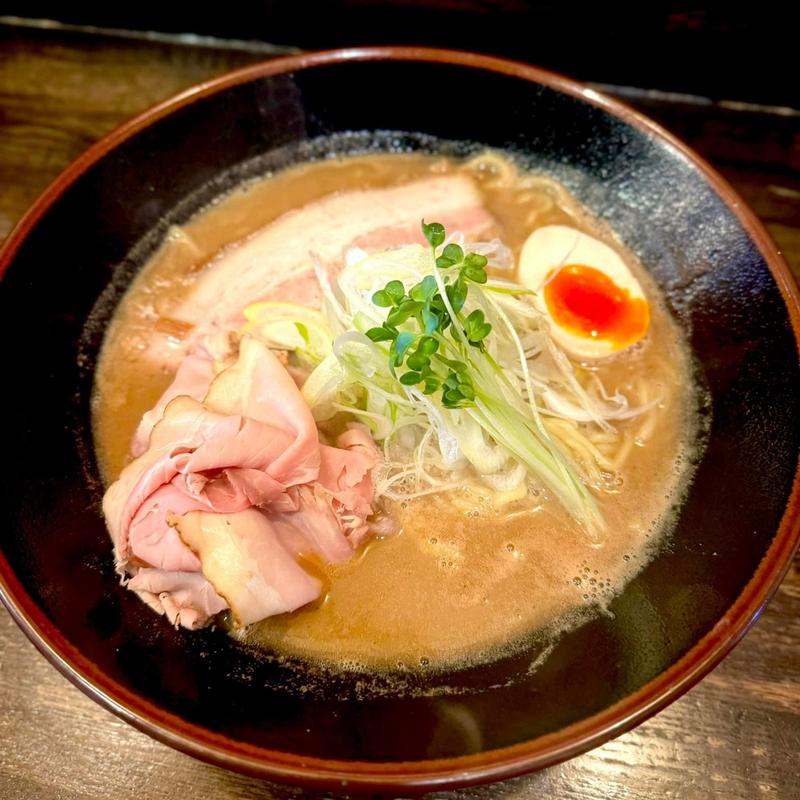 和風豚骨ラーメン 燻製ハム(自己流ラーメン綿麺 （わためん）)
