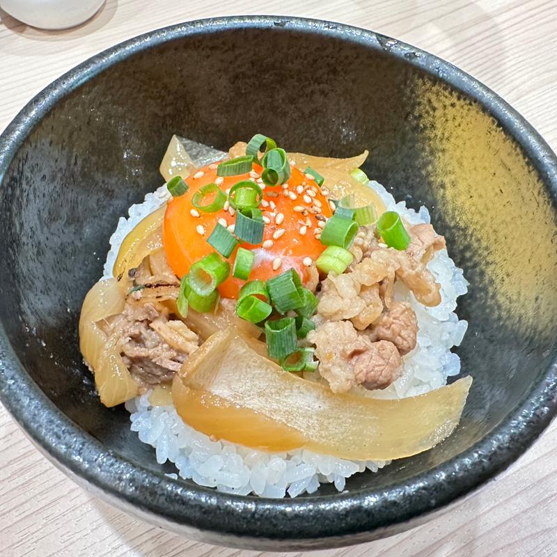 月見牛バラ味噌煮(ラーメン専科 竹末食堂)