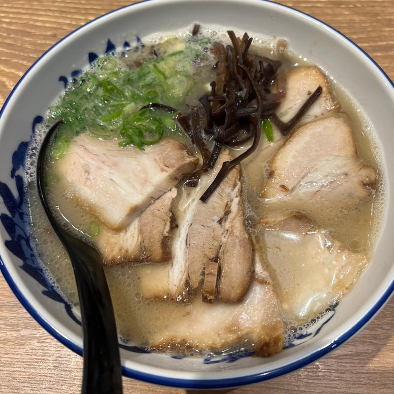 (元祖糸島ラーメン 銅鑼（どら）ラーメン滑走路店)
