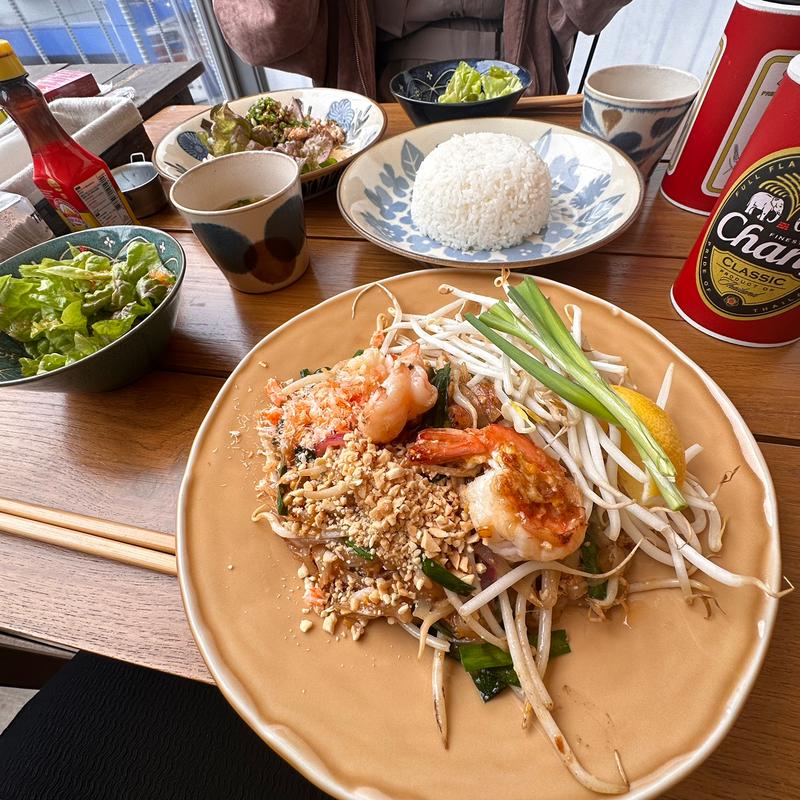 パッタイ(HEY! BROTHER POM (ヘイ！ブラザーポム))