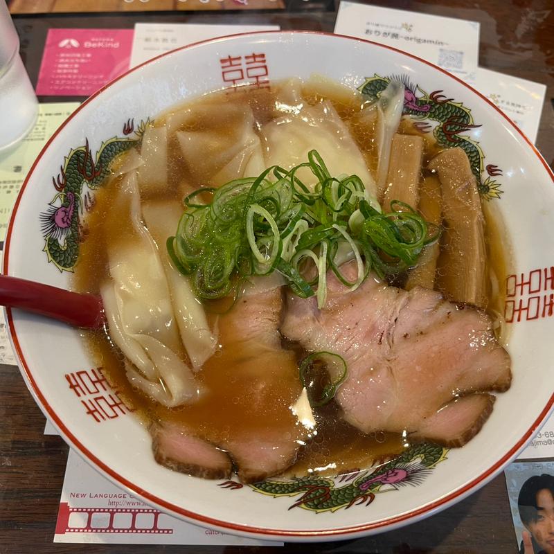 ワンタン麺(ラーメンとも)