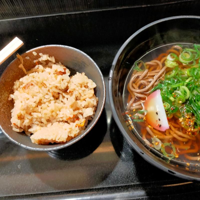 かけそば　とりめし(南海そば なんば3階店)