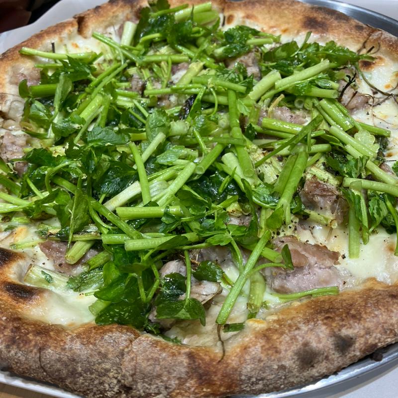 サルシッチャとセリのピザ(CRAZY PIZZA TORANOMON)