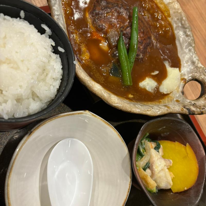 煮込みハンバーグ定食(佐海 たちばな)