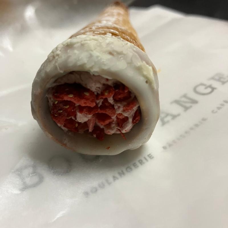 クロワッサンコロネいちごとホワイトチョコ(BOUL'ANGE(ブール アンジュ) 大同生命札幌ビル店)