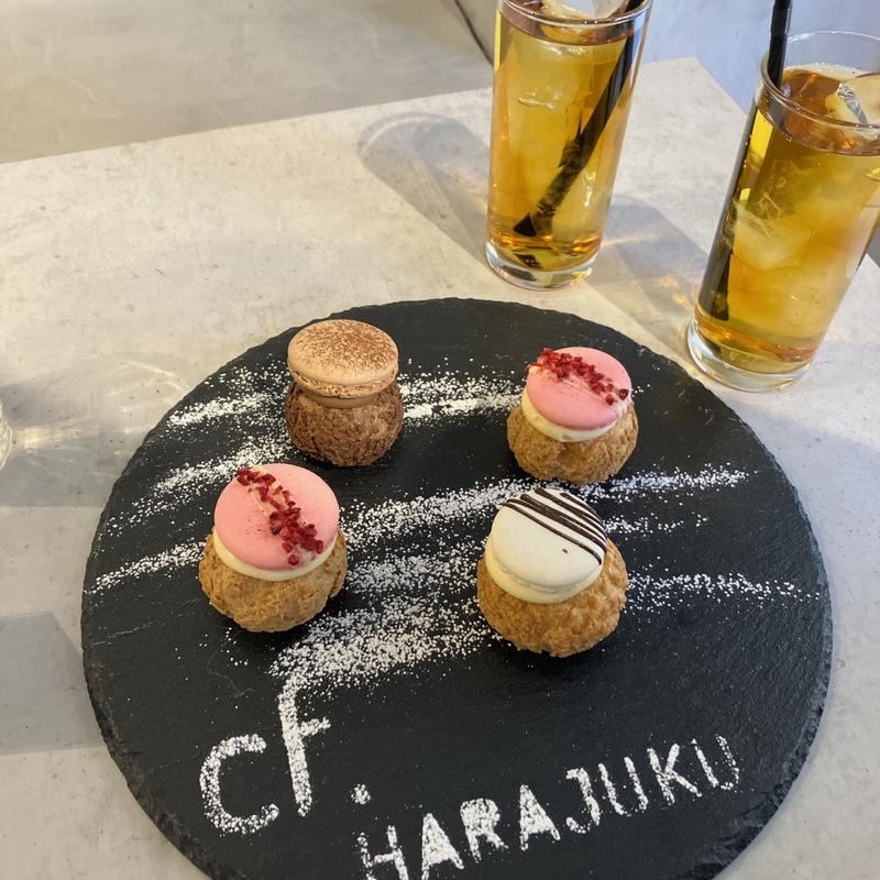 まるごと苺(cf. HARAJUKU（シューマカロンのあるカフェ）)