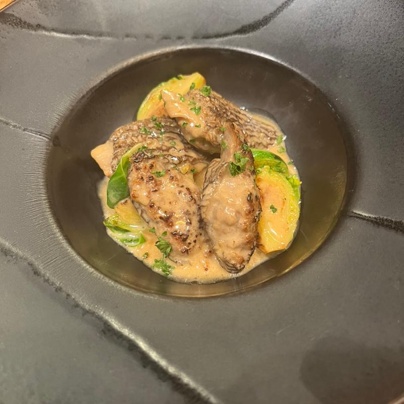 アミカサダケの肉詰め　クリームソース(フレンチ居酒屋 Bistro TRAD)