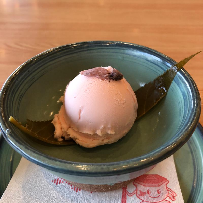 桜みるくアイス(とんでん 花畑店)