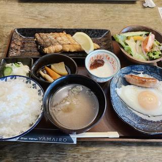 焼き鮭定食(朝ごはん午後ごはんYAMAIRO)