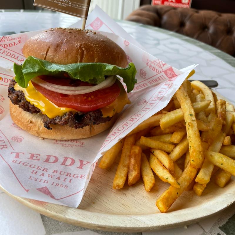 チーズバーガーポテトセット(Teddy's bigger burgers)