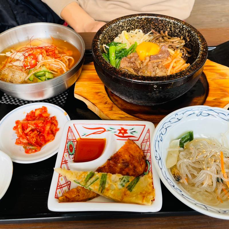 石焼プルコギビビンパとハーフ冷麺セット(李家むっとり本店)