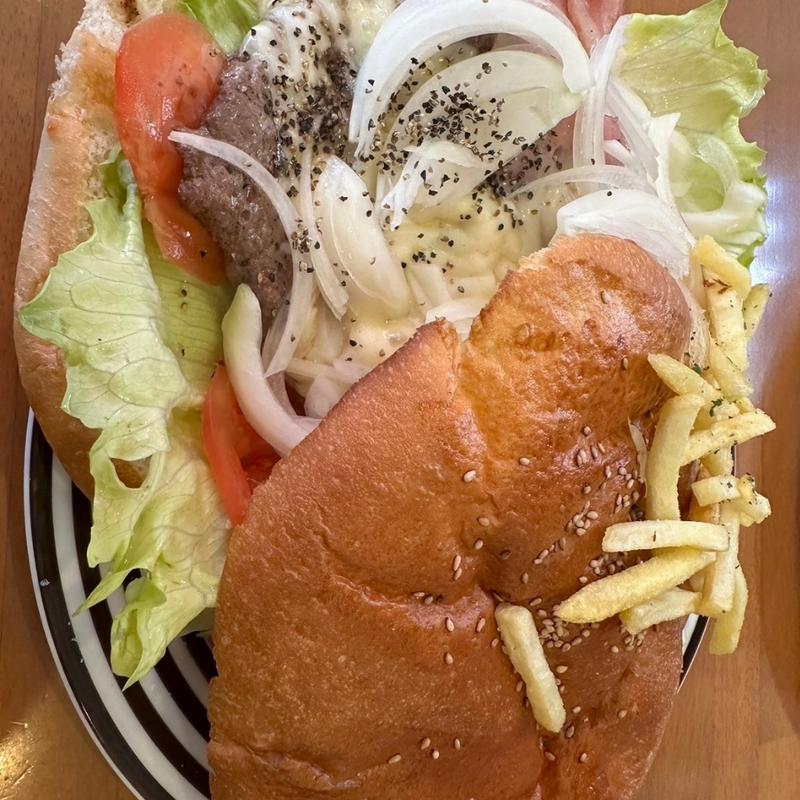 ヨコスカ　ネイビーバーガー(ご当地グルメレストランLAUNA【ラウナ】)