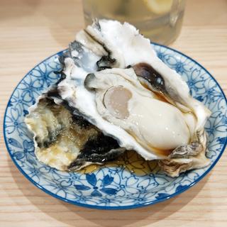 殻つき真牡蠣(貝・海苔巻き 野毛しらはら)