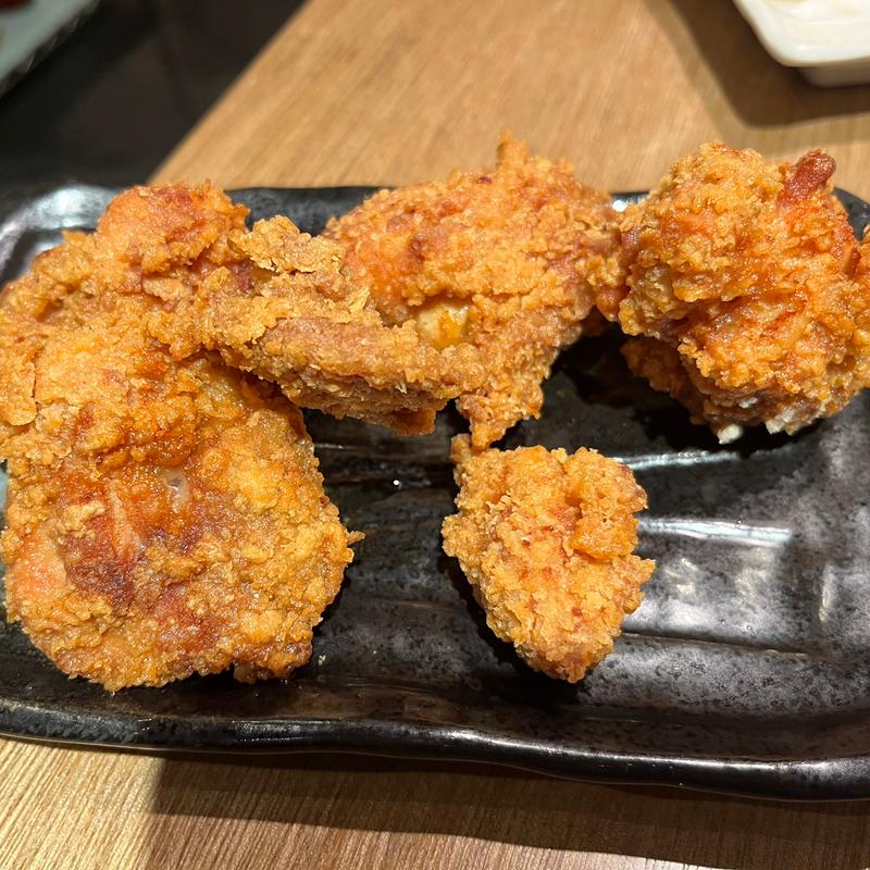 秘伝のデカ鶏唐揚げ(大衆居酒屋 とりいちず 有楽町店)