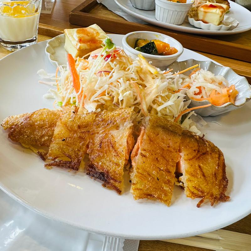 月替りランチ（サーモンのポテト包み焼き）(カフェ ミモザガーデン )