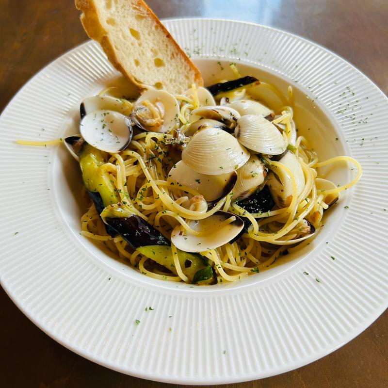 小はまぐりのペペロンチーノ(ピノ・ノアール )