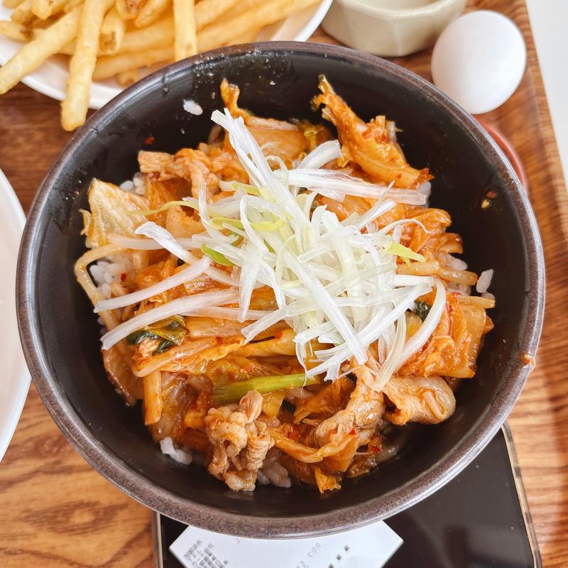 スタミナパワー丼(麦豚キムチ)(ウッドランドカフェ)