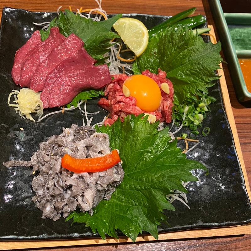 鮮物三点盛り(ユッケ、センマイ、ハツ刺し)(亜李蘭 高城店)