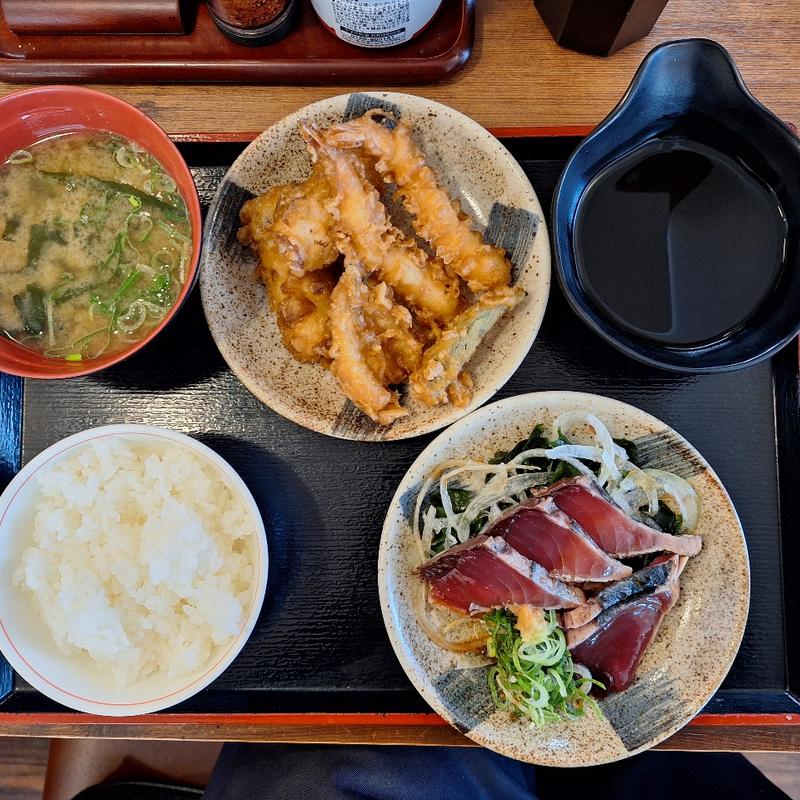 かつおたたき&天ぷら定食(街かど屋 三重大前)