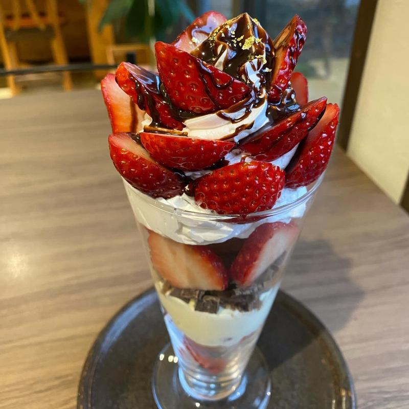 ストロベリーオペラ風パフェチョコ(フルーツショップ　フェリース )