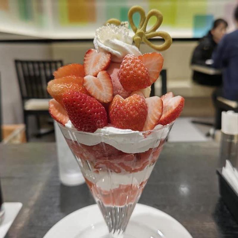 苺パフェ(タカノフルーツパーラー 横浜高島屋店 )