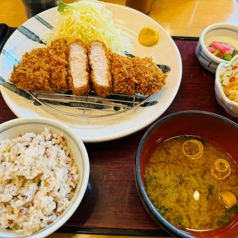 厚切りロースかつ定食(かつ波奈 花見川店 )