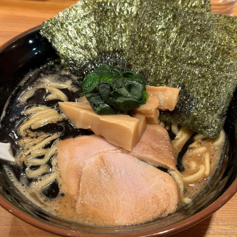 しょうゆらーめん ニンニクブラック(麺の極はなみち )