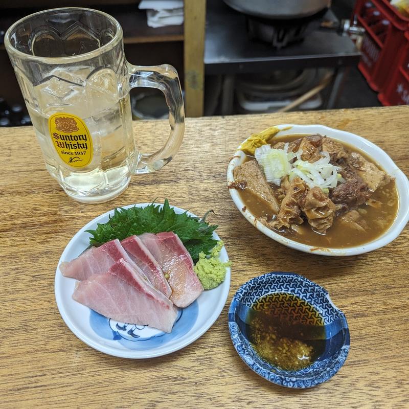 煮込み、ハマチ、角ハイ(大衆酒場 かど鈴)