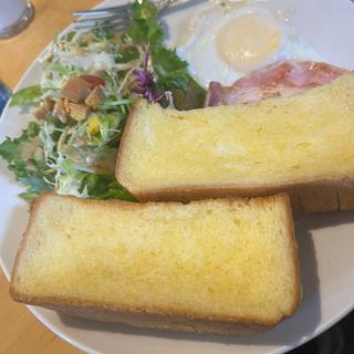 【モーニング】トーストセット ベーコンエッグ (珈琲つき)(カフェ・ド・コポリ)