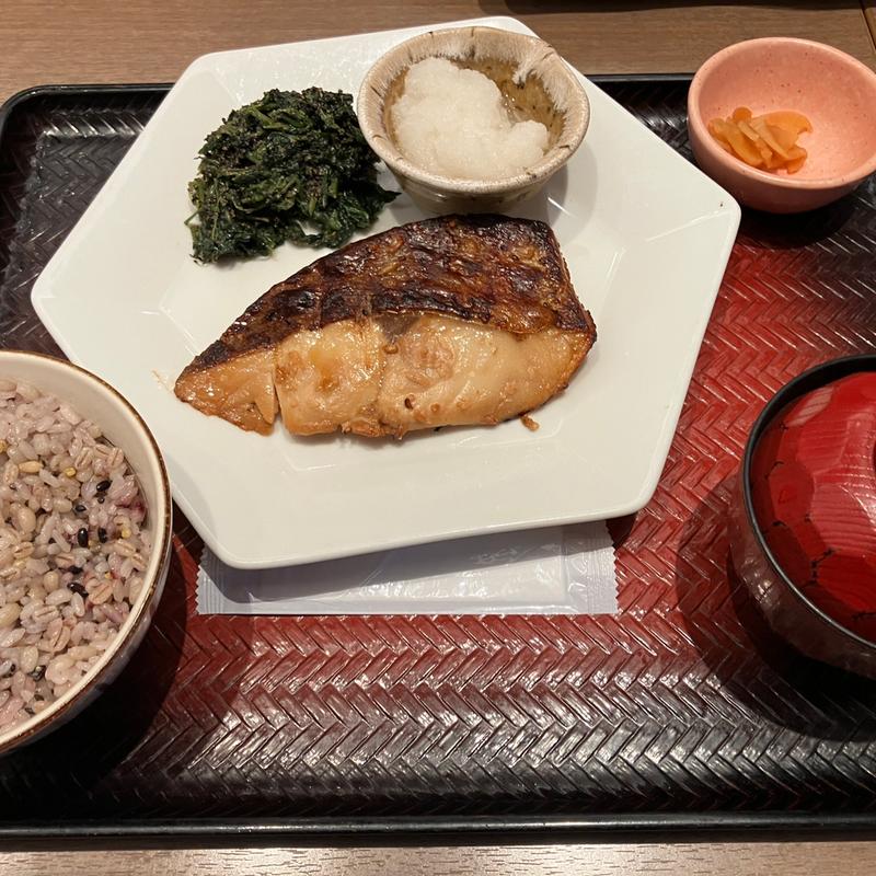 沖目鯛の醤油こうじ漬け炭火焼き定食(大戸屋ごはん処 北千住西口店)