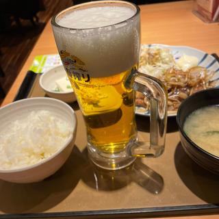 大豆ミートのしょうが焼定食&生ビール(やよい軒 神戸元町店)