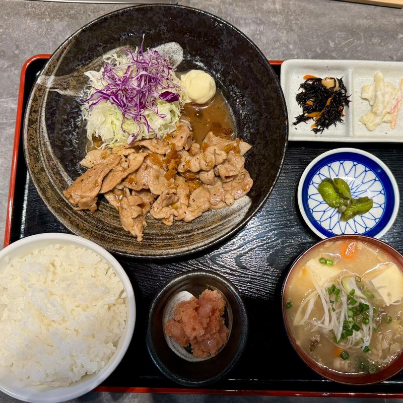 生姜焼き定食：明太子＋豚汁(酒と飯　たまる食堂)