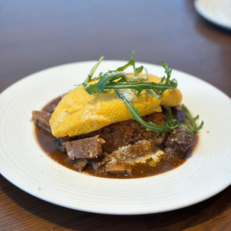 トロトロ牛煮込みのシチューオムライス(CARLO CENTROカルロチェントロ 金沢ピザ)