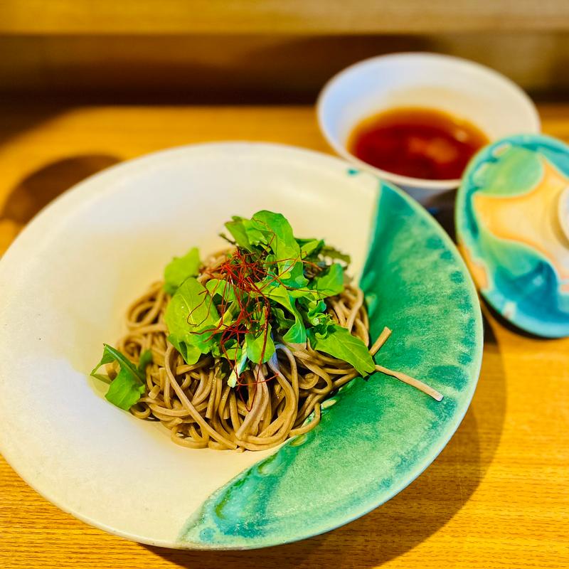 ランチコース　緑の葉と、パルミジャーノチーズとピリ辛トマトのアラピアータ(grasara グラサラ 神楽坂)