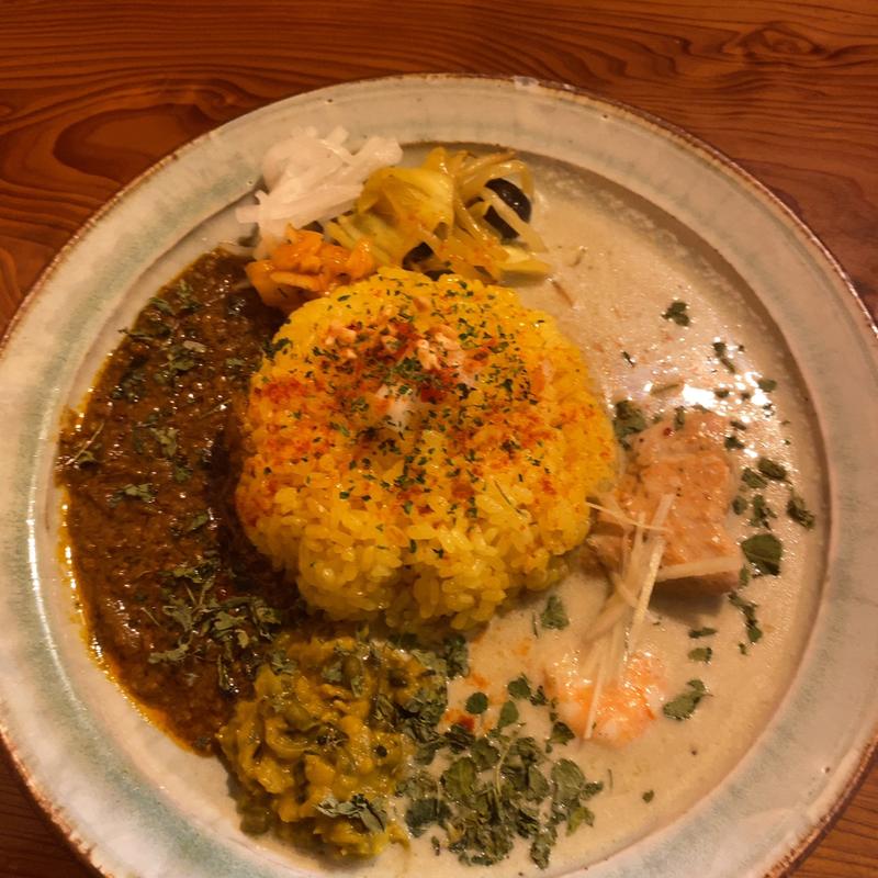 あいがけカレー(キーマ+ココナッツ)(アジパイ （asipai）)