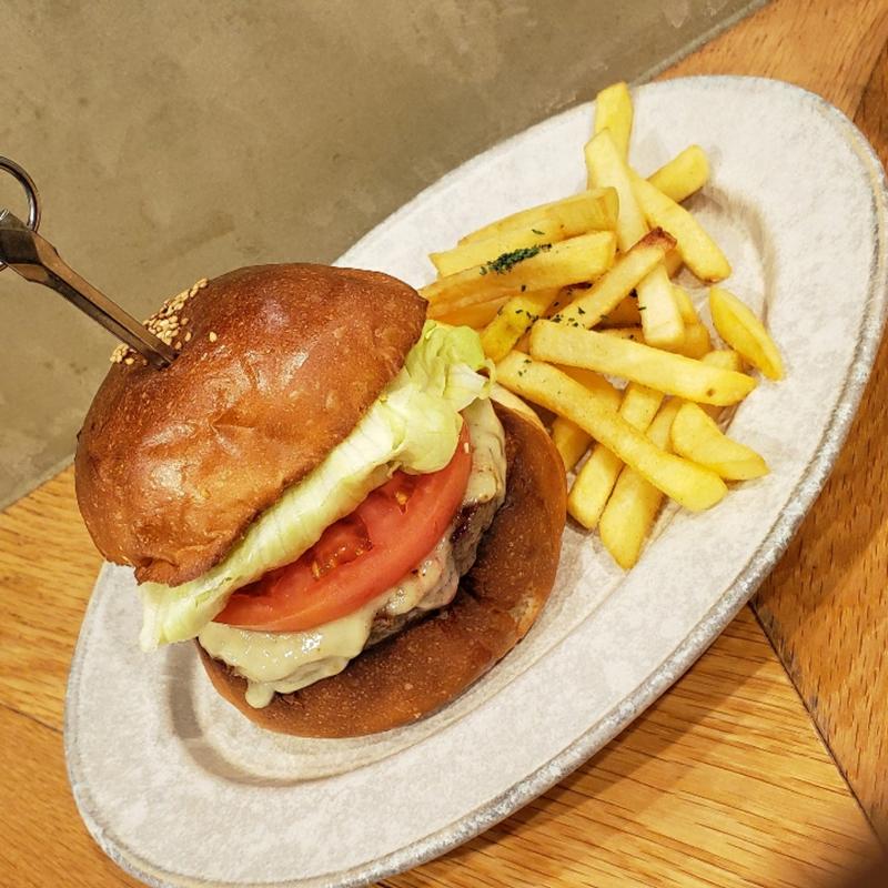 モッツァレラチーズバーガー(No.18 （ナンバージュウハチ）)