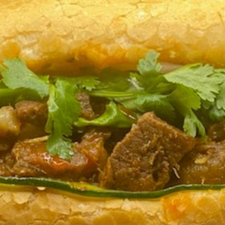 牛筋レモングラス煮込みバインミー(オーサカバインミー (Bánh mì bà Trần))