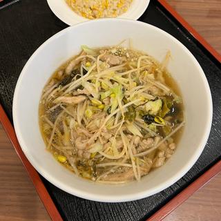豚肉と高菜の醤油麺(一輩子 吉華【いーぺいず きっか】)
