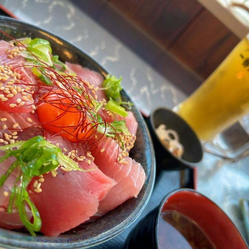 まぐろゆっけ丼(お食事処　海鮮かわさき)
