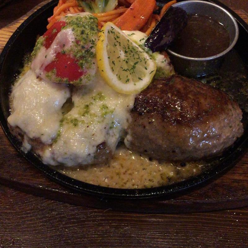 ラムバーグのチーズ煮込み(ひげ 札幌南5条本店)