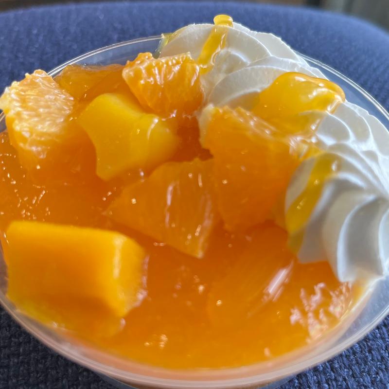 清見オレンジとマンゴーのパフェ(セカンドストリートモリシア津田沼店)