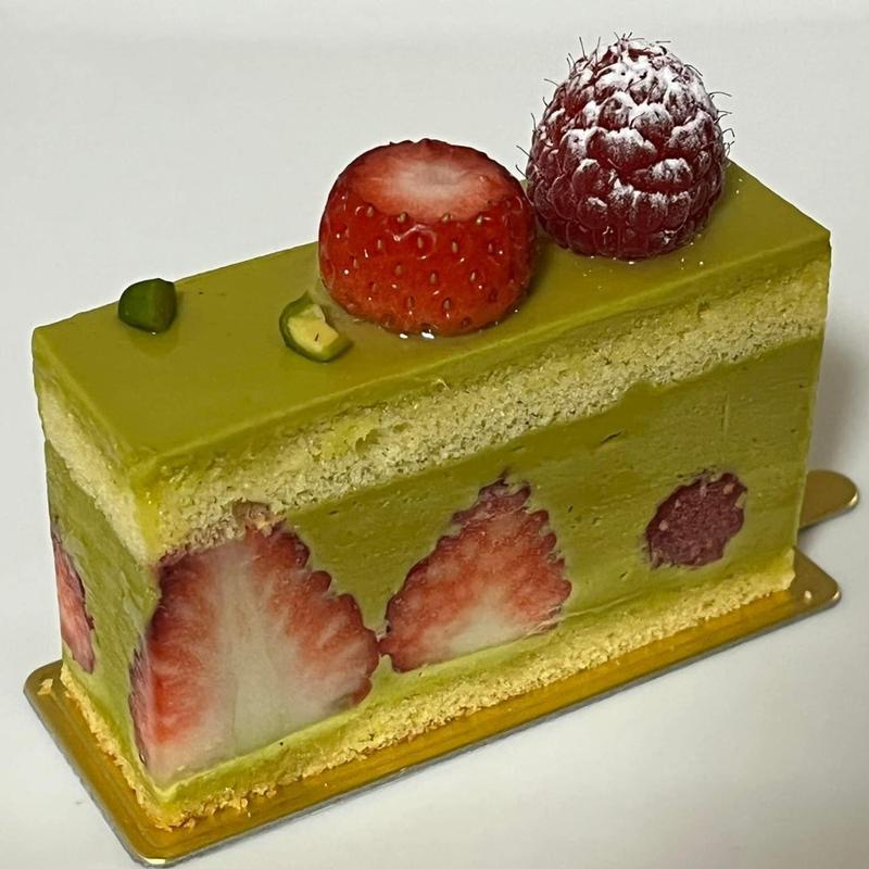 苺とピスタチオのフレジエ(RIVA chocolatier)