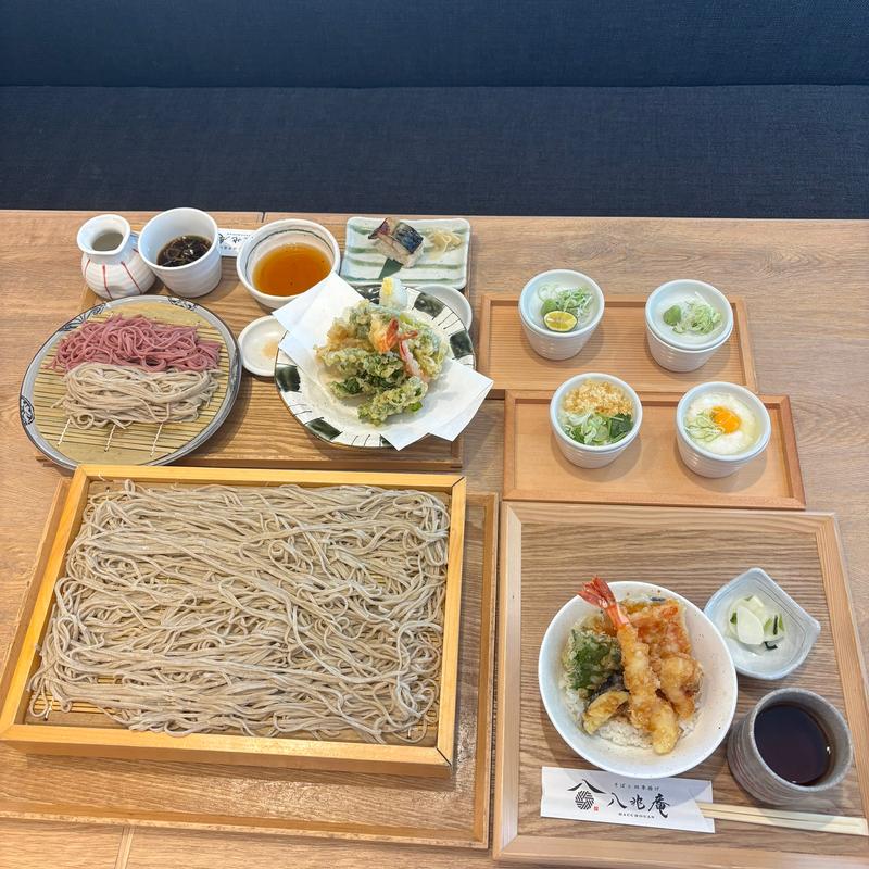 囲み蕎麦・2色せいろ蕎麦(そばと四季揚げ 八兆庵)