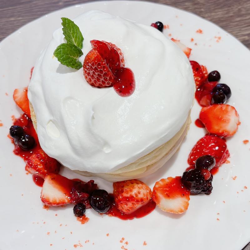 天使のパンケーキ（ストロベリーとベリー）(さかい珈琲 京都園部店)