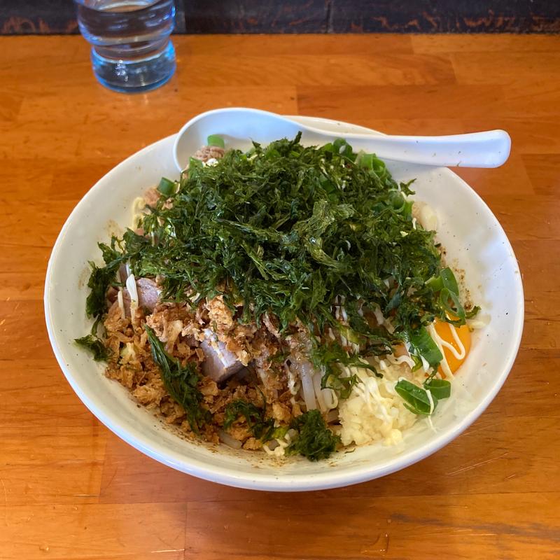 あぶら麺(醤油・ボロ肉・焼きバラのり)(麺 まる井 （めん まるい）)