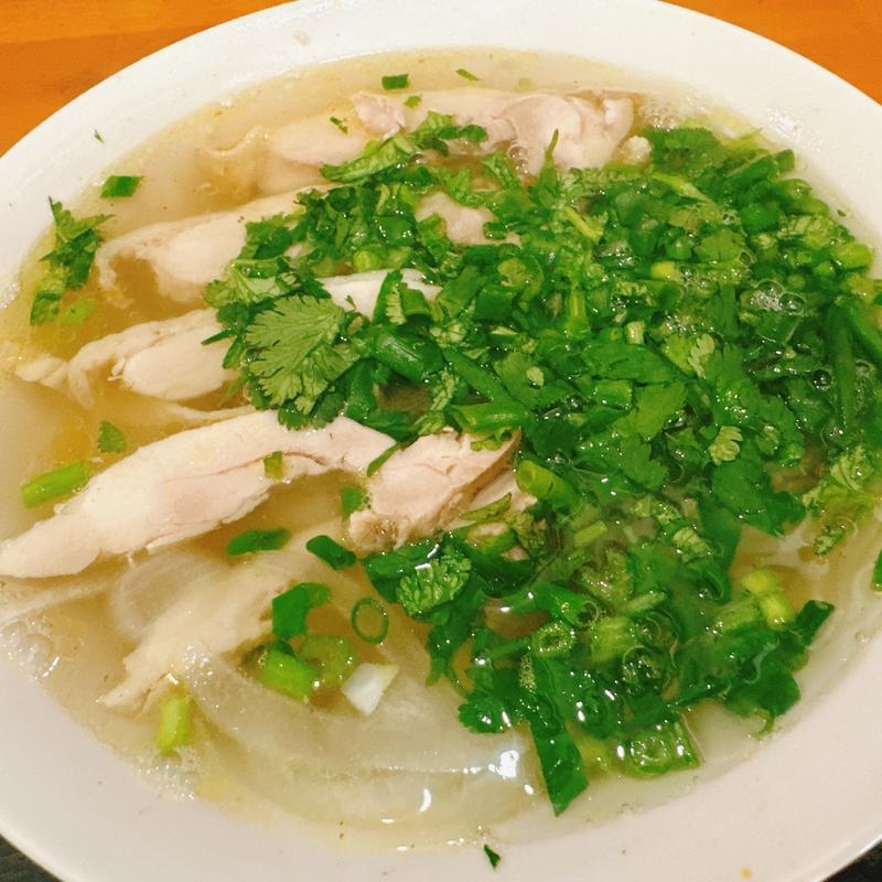 鶏肉のフォー(デェ ニァット クアン)