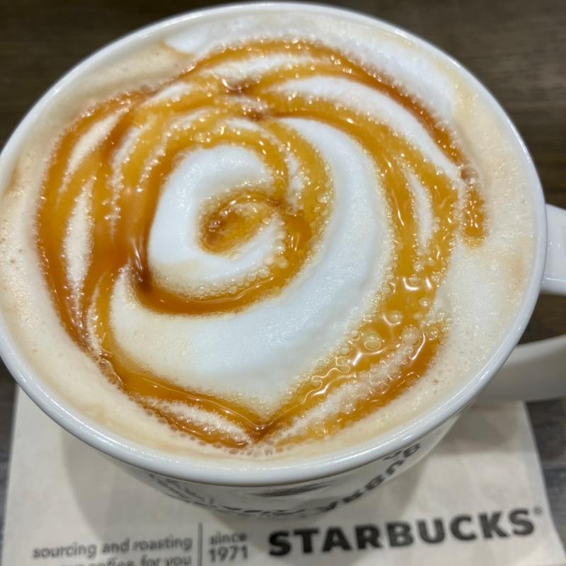 チャーリー・ブラウン カプチーノwith ブラウン シュガー」ぐるぐるキャラメルソース(スターバックス コーヒー 大同生命札幌ビル ミレド地下1階店)